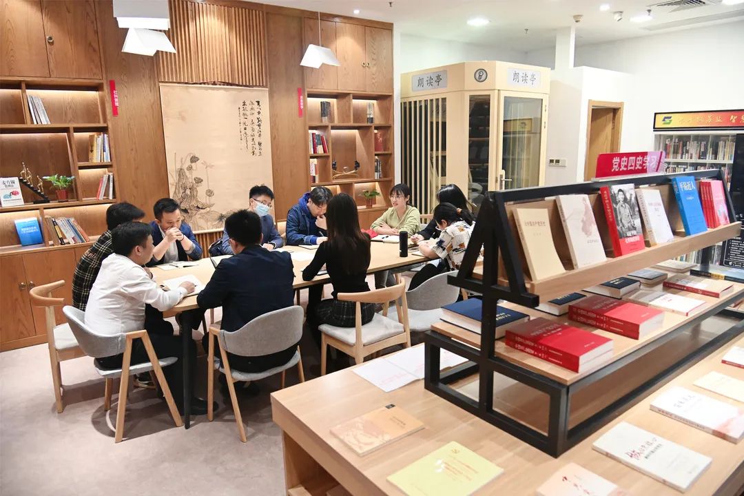 蘇鹽集團(tuán)團(tuán)委組織團(tuán)員青年收聽收看慶祝中國共產(chǎn)主義青年團(tuán)成立100周年大會熱議習(xí)近平總書記重要講話 蘇鹽集團(tuán)團(tuán)委組織團(tuán)員青年收聽收看慶祝中國共產(chǎn)主義青年團(tuán)成立100周年大會熱議習(xí)近平總書記重要講話